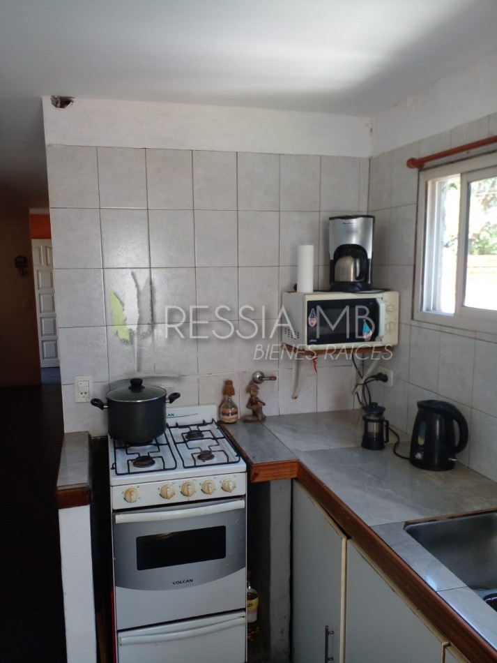 VENTA CASA CON 3 DPTOS EN ZONA GOLF DE VILLA GESELL