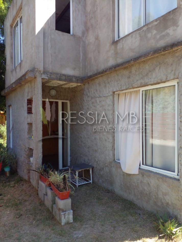 VENTA CASA CON 3 DPTOS EN ZONA GOLF DE VILLA GESELL