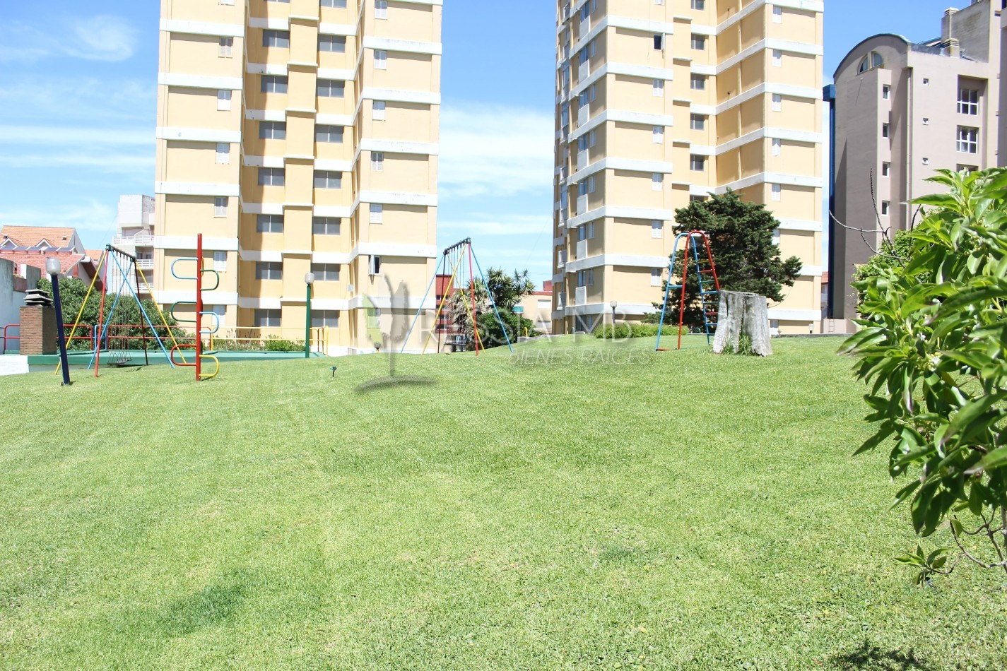 VENTA de dpto con vista al mar - Edif Okay - Av 1 entre 104 y 105 Villa Gesell