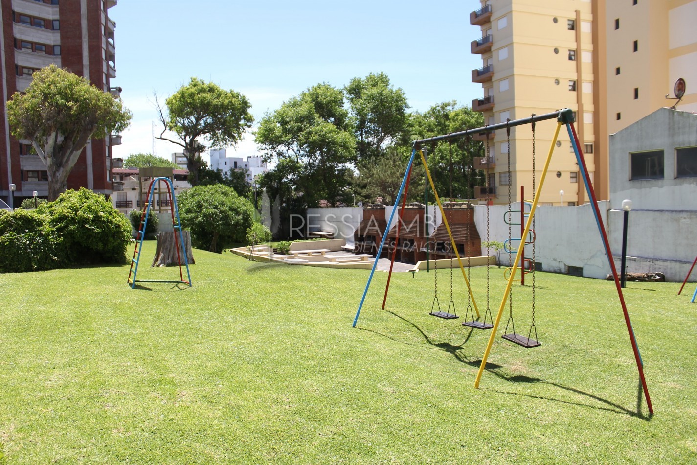 VENTA de dpto con vista al mar - Edif Okay - Av 1 entre 104 y 105 Villa Gesell