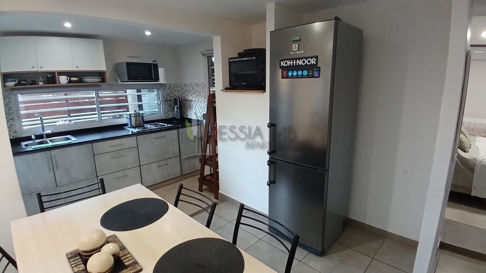 VENTA CASA CON 3 DPTOS EN ZONA GOLF DE VILLA GESELL