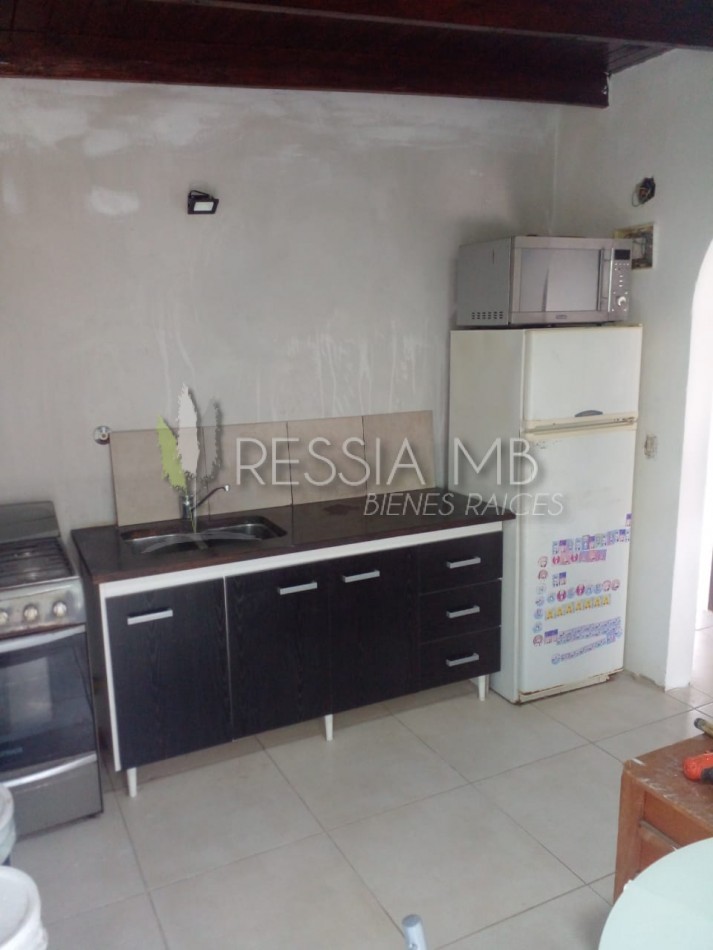 VENTA CASA CON 3 DPTOS EN ZONA GOLF DE VILLA GESELL
