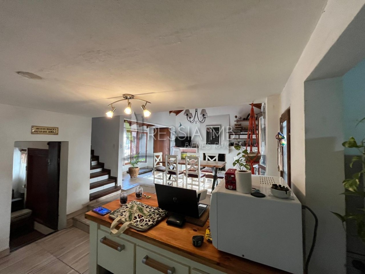CASA EN VENTA DE 5 AMBIENTES EN ZONA CENTRO DE VILLA GESELL