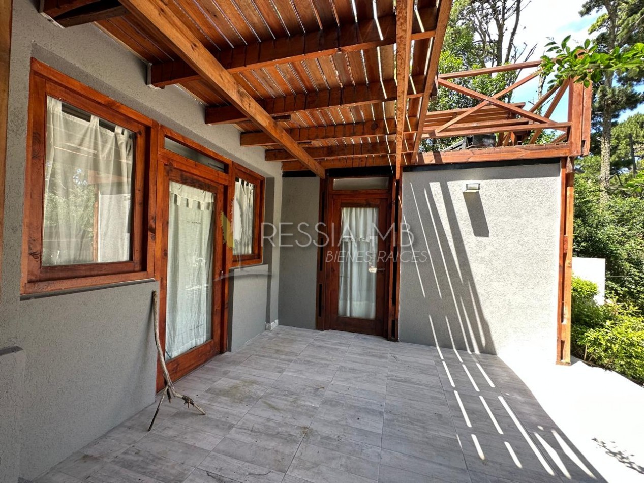 Funcional casa en venta sobre 3 lotes -  Calle 35 entre Viña del Mar y Punta del Indio - Mar Azul