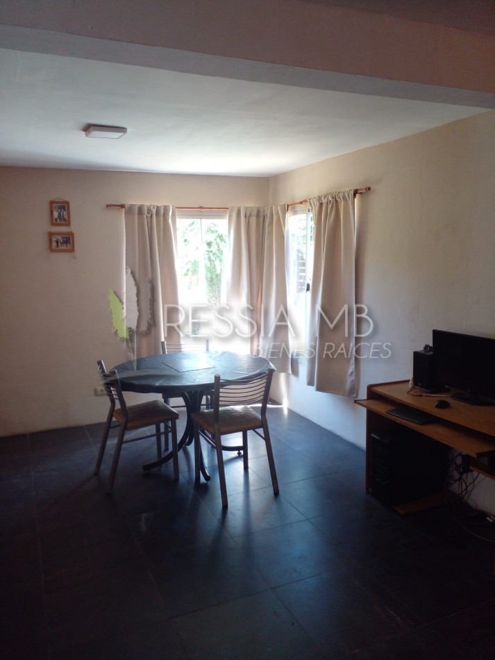 VENTA CASA CON 3 DPTOS EN ZONA GOLF DE VILLA GESELL