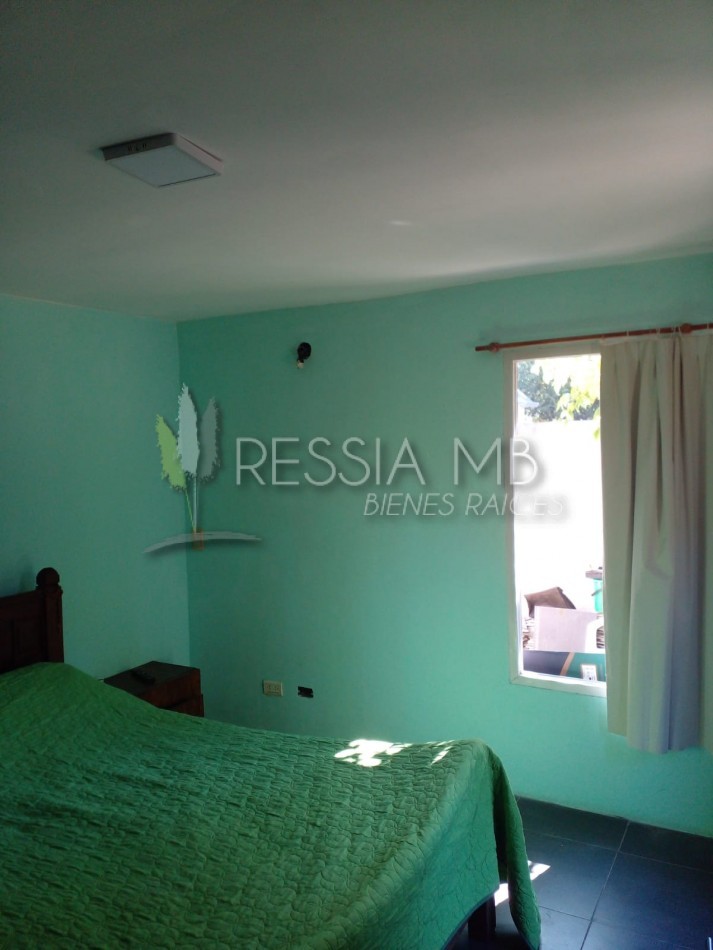 VENTA CASA CON 3 DPTOS EN ZONA GOLF DE VILLA GESELL