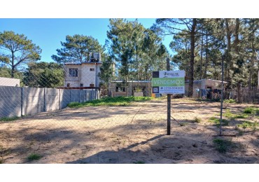 Lote en Venta - unifamiliar - Av. 27 e/ paseos 100 y 101bis - Zona Golf - Villa Gesell
