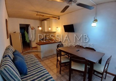 Dpto. en venta - 2 amb. c/ cochera descubierta - Edificio PALMERAS III -  Av. 1 e/114 y 115 - Villa Gesell