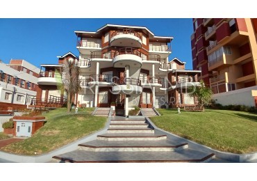 Duplex en Venta en Villa Gesell - 2 Dormitorios, Cochera y Vista Parcial al Mar