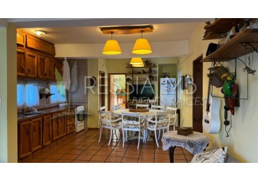 CASA EN VENTA EN TERRENO MULTIFAMILIAR- HOTELERO - Paseo 118 e/1 y 2 - Villa Gesell